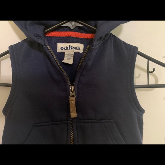 OshKosh Boy's Hooded Vest 2T Sleeveless - Picture 2 of 8